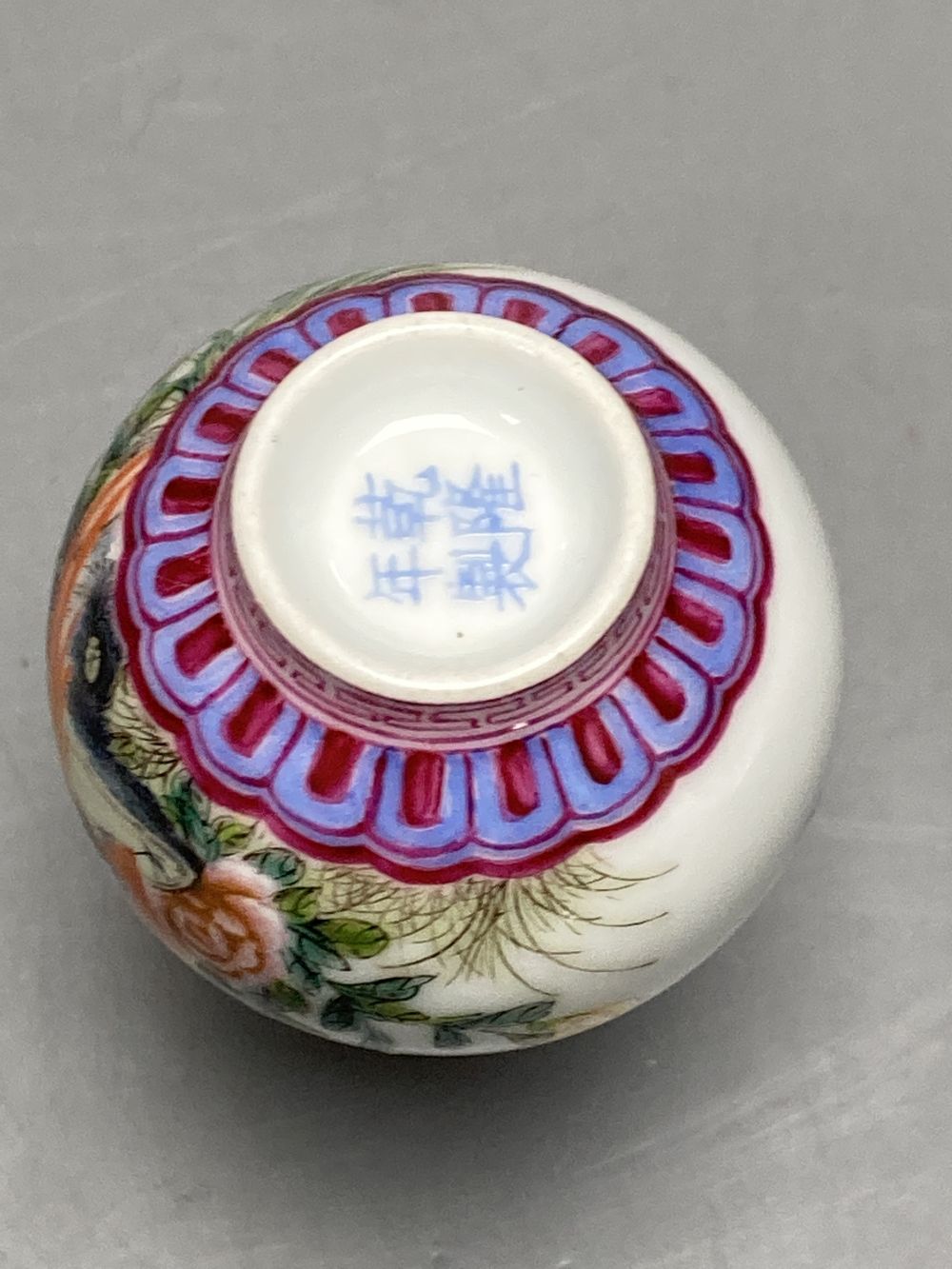 A Chinese famille rose snuff bottle, Republic or later, height 8cm